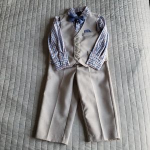 NWOT Nautica 4 Piece Suit with Vest and Bow Tie